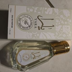 Ara Eau de Parfum - Gold and White